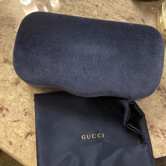 Gucci sunglasses with case - Picture 4 of 4